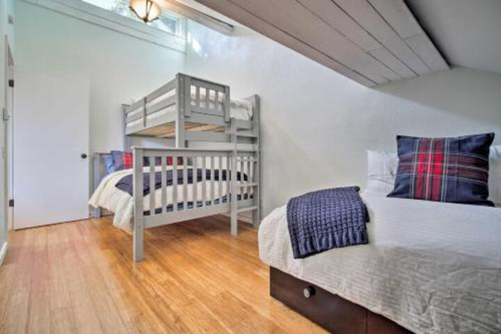 Chic 2 Story Condo Across From Brian Head Ski Lift - thumb 1