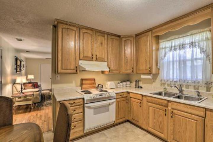 Family Friendly Tallahassee Home 9Mi To FAMU - thumb 1