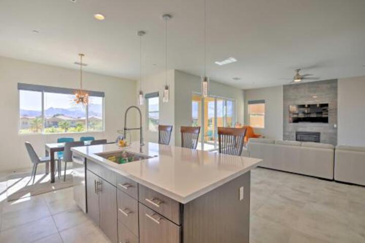 Lovely Low Desert Oasis W / Pool Spa + Views! - thumb 3