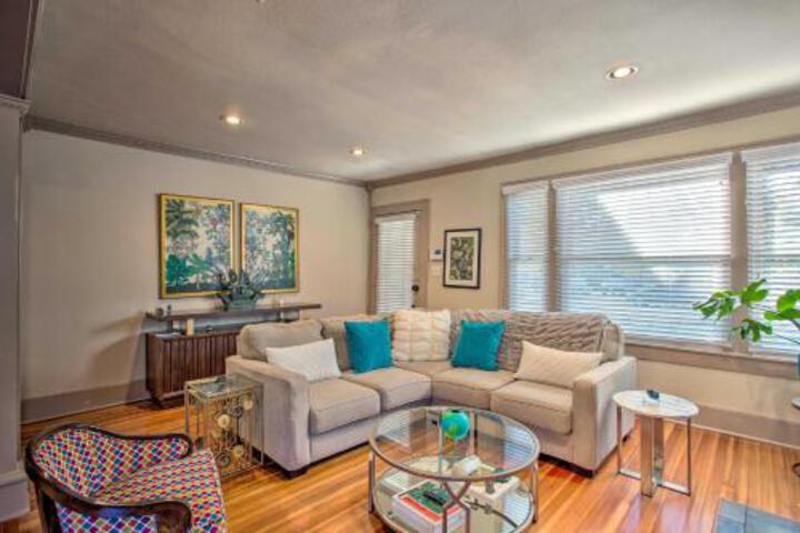 Couples Retreat Walk To Lower Greenville! - thumb 2