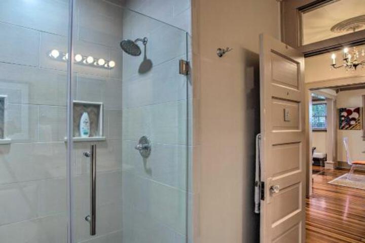 Couples Retreat Walk To Lower Greenville! - thumb 1