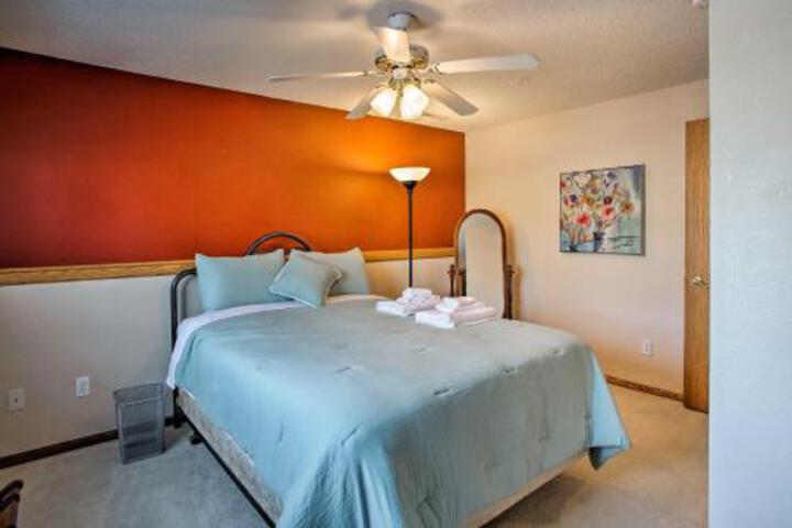 Suburban Gem 5 Miles From Downtown Rochester! - thumb 2