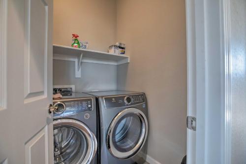 Luxurious Arizona Abode W / Abundant Amenities - thumb 3