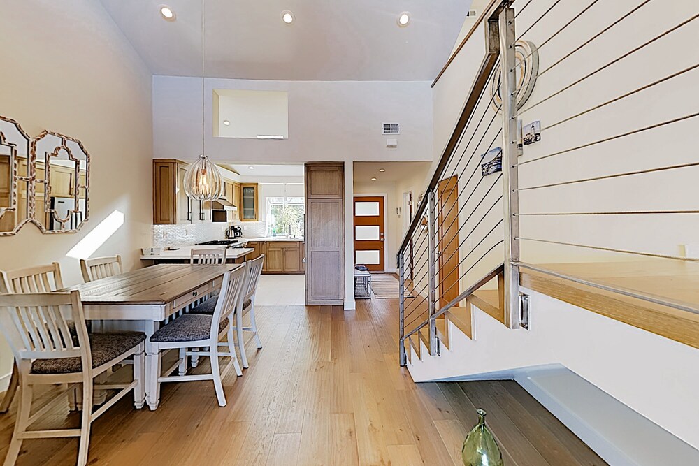 Waterfront Dream W / Dock Kayaks & Fireplace 2 Bedroom Home - thumb 2