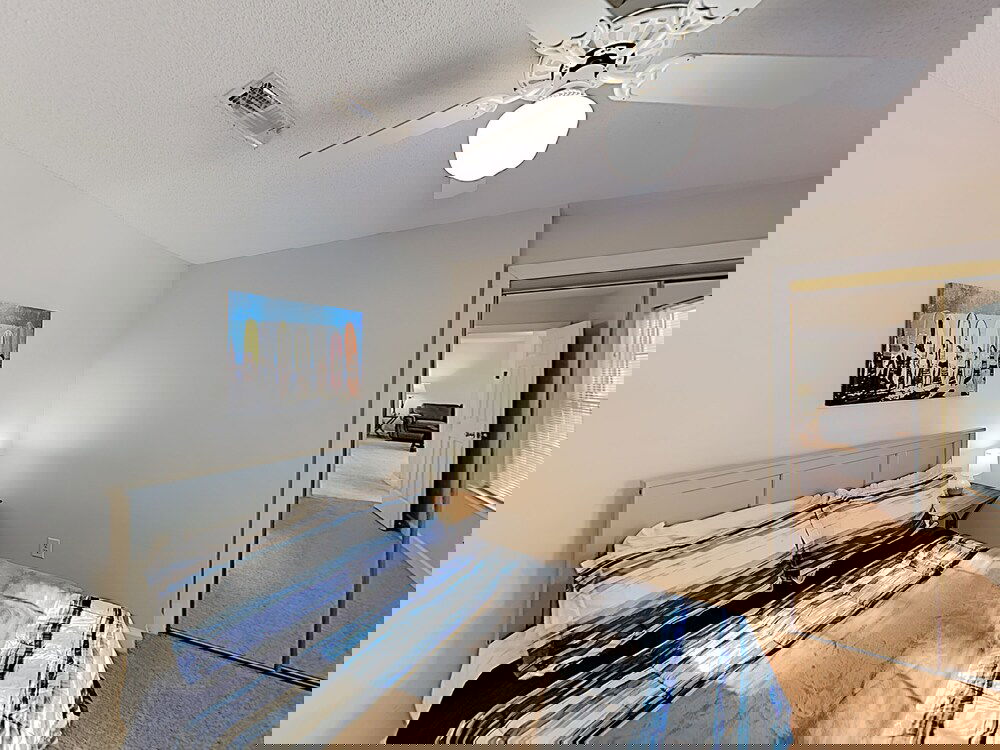 Charming Coastal Haven W / Amazing Locale 3 Bedroom Townhouse - thumb 4