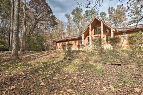 Stone Mtn Retreat W / Sunken Hot Tub & Sauna! - thumb 5