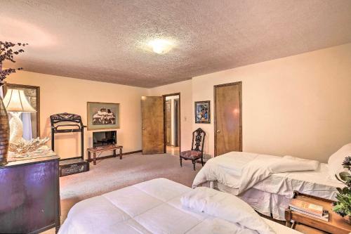 Stone Mtn Retreat W / Sunken Hot Tub & Sauna! - thumb 4