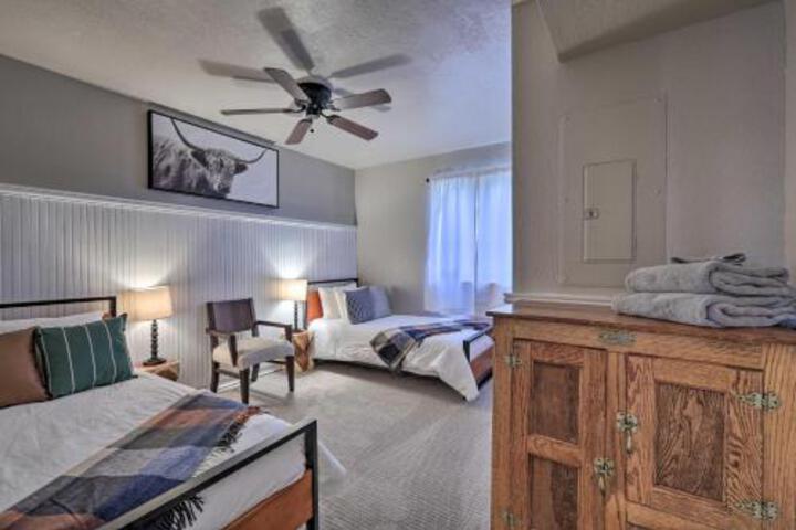 Pristine Flagstaff Cabin With Decks & Mountain Views! - thumb 6