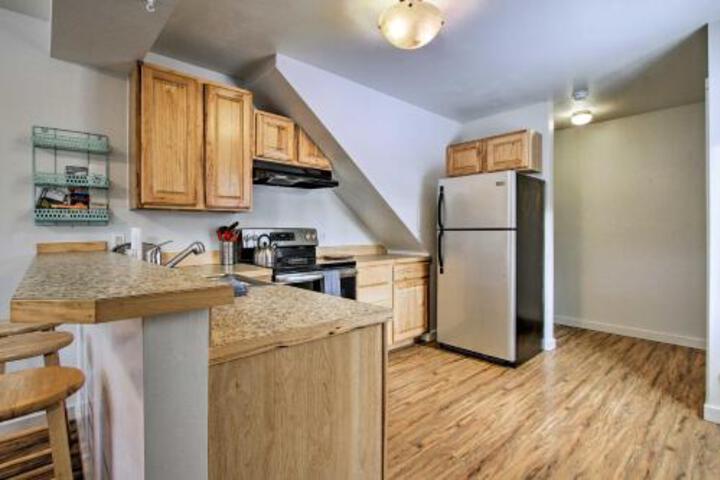 Remodeled Bozeman Apartment Walk To Main Street! - thumb 2