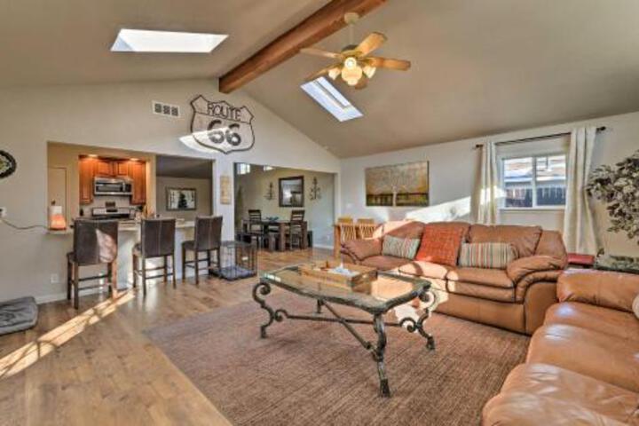 Home With Mountain View Mins To Downtown & Snowbowl - thumb 2