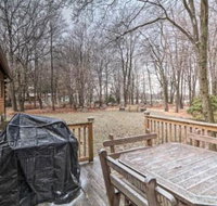 Luxe Pocono Cabin with Deck For Skiers  Families - Accommodation Indiana