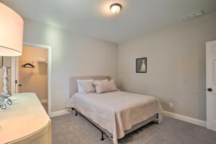 Chic Atlanta Home 8 Mi To Airport & NCAA Events! - thumb 1