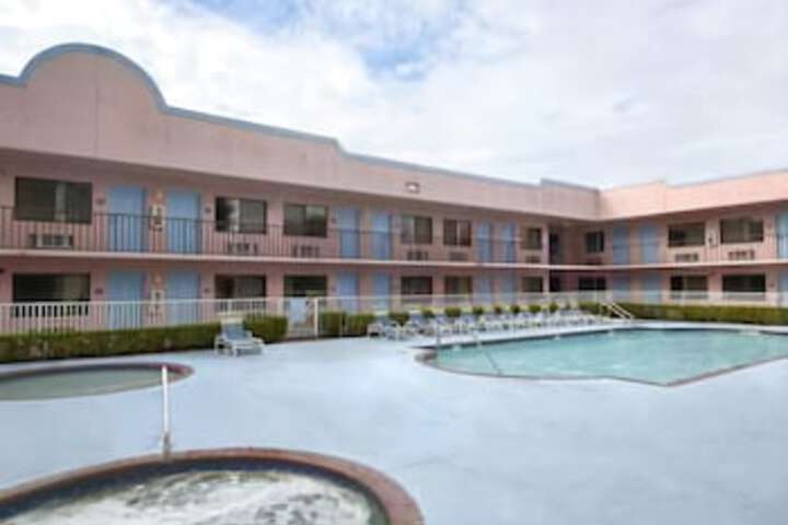 Travelodge Suites By Wyndham Kissimmee Orange - thumb 2