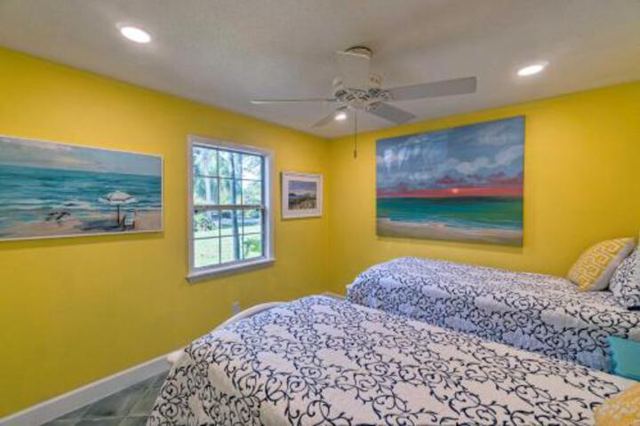 Bright Cottage W / Heated Pool 4 Mi To Beach! - thumb 6