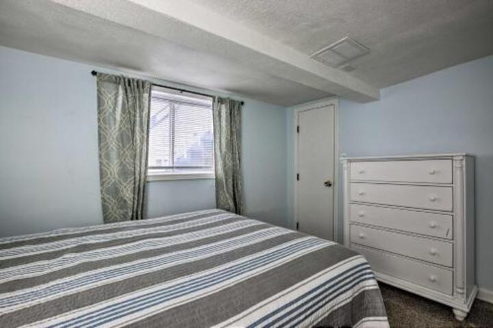 Airy Coastal Getaway Walk To Hampton Beach! - thumb 6