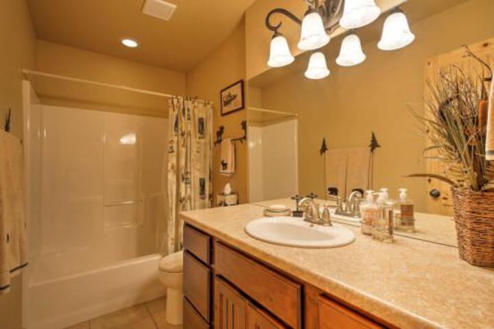 Secluded Alma Log Cabin With Deck Hot Tub & Views! - thumb 4