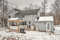 Pocono Mtns Retreat w / Pool Table  Hot Tub