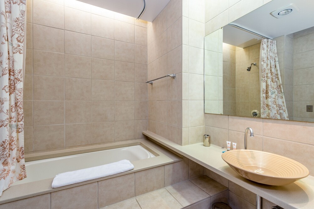 A Lake & Mountain Lodge W / Lake Access Hot Tub & Game Room 6 Bedroom Home - thumb 2