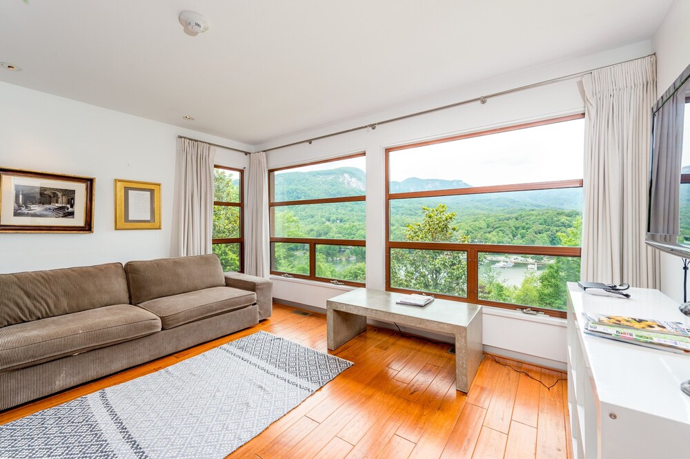 A Lake & Mountain Lodge W / Lake Access Hot Tub & Game Room 6 Bedroom Home - thumb 6