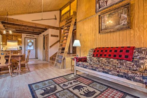 Riverside Cabin W / Deck Near Hikes & Fishing - thumb 4