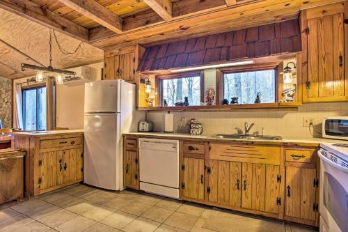 Riverside Cabin W / Deck Near Hikes & Fishing - thumb 2