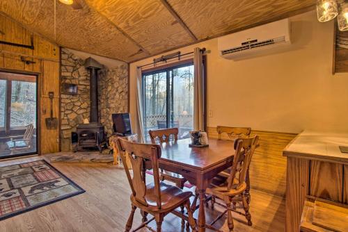 Riverside Cabin W / Deck Near Hikes & Fishing - thumb 3