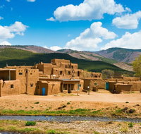 Chic Waterfall Suite at Lumina Gardens W / Hot Tub Studio Bedroom Cottage - Accommodation Indiana