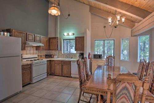 Stateline Cabin W / Hot Tub Walk To Ski Lift - thumb 0