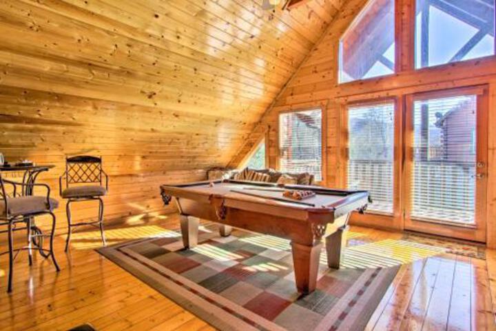 Downtown Gatlinburg Lodge With Hot Tub & Game Room! - thumb 6