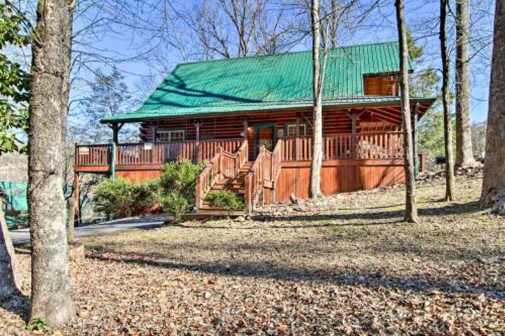 Downtown Gatlinburg Lodge With Hot Tub & Game Room! - thumb 4