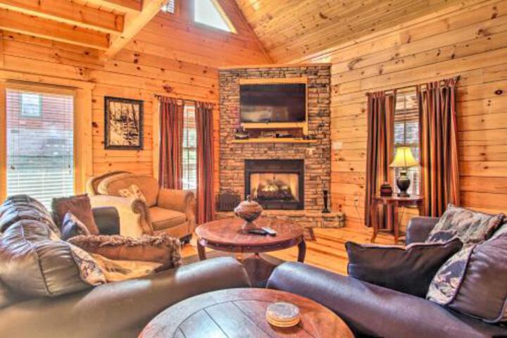 Downtown Gatlinburg Lodge With Hot Tub & Game Room! - thumb 0