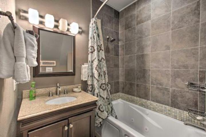 Updated Historic Apt Walk To St. Charles Ave! - thumb 2