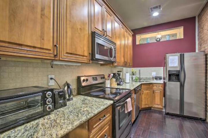 Updated Historic Apt Walk To St. Charles Ave! - thumb 5