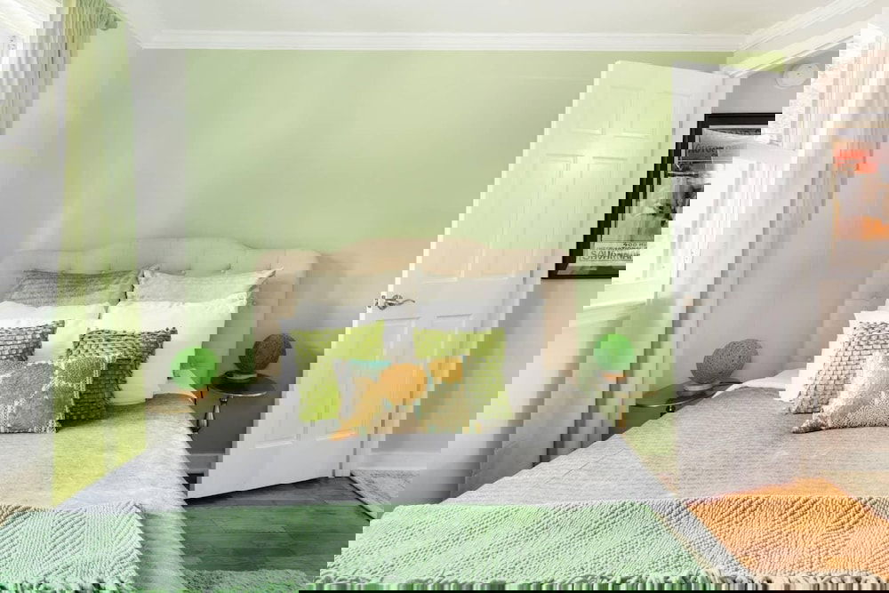 Vibrant, Colorful Condo Building With Backyard Firepit And Games - thumb 5