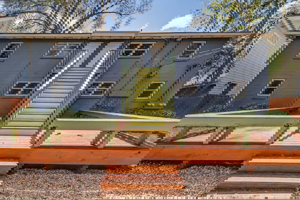 Vibrant, Colorful Condo Building With Backyard Firepit And Games - thumb 4