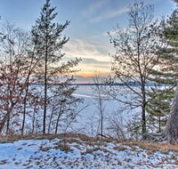 Waterfront Retreat on 2 Acres w / Deck  View - Accommodation Indiana