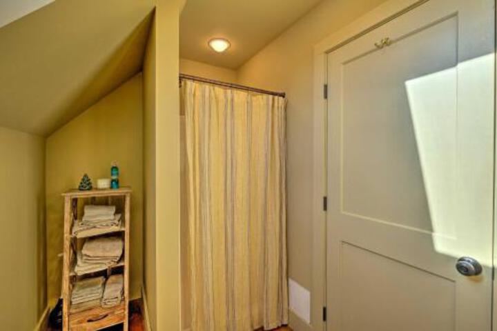 Green Barn Near Skiing With Mt. Equinox Views! - thumb 4