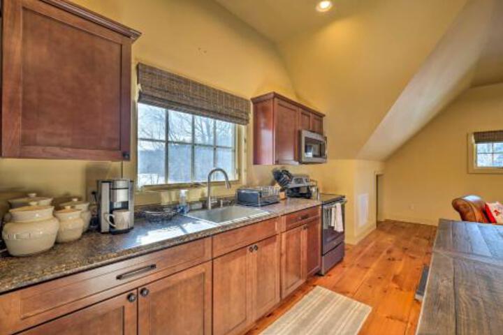 Green Barn Near Skiing With Mt. Equinox Views! - thumb 3