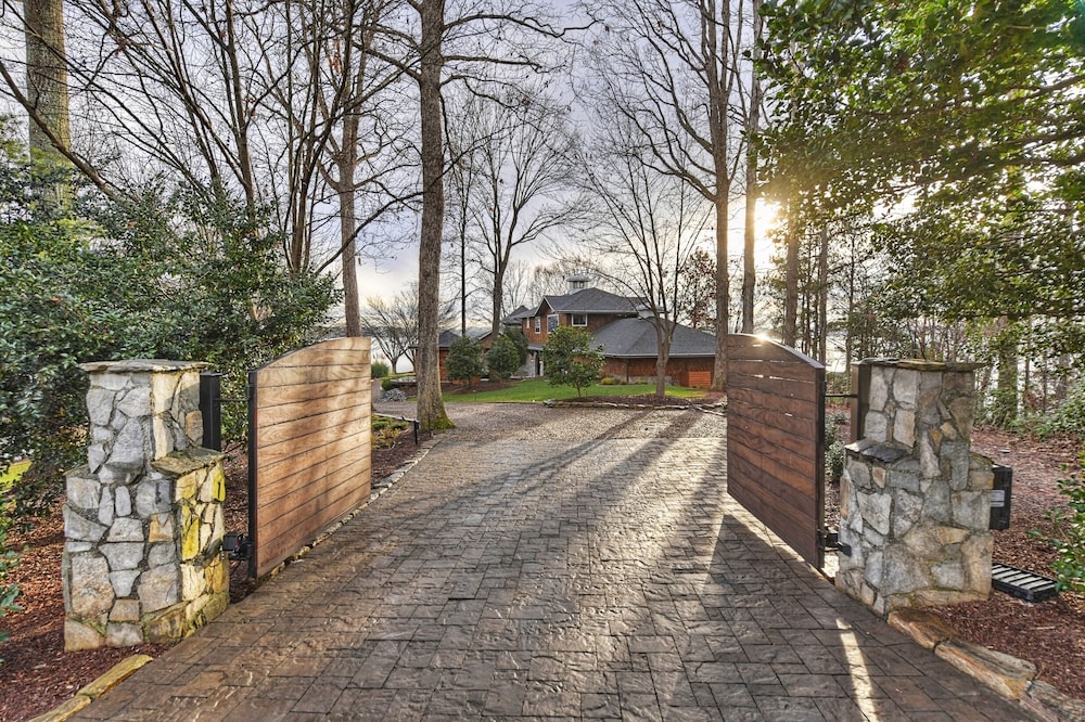 Chasestone Peninsula - thumb 1