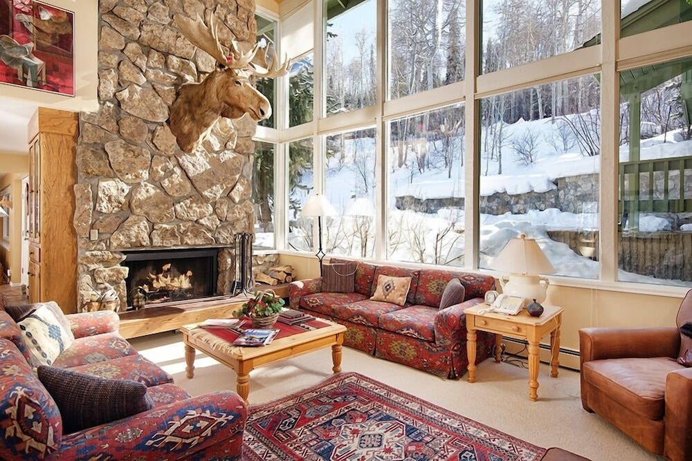 921 Faraway 5 Bedroom Home - thumb 4