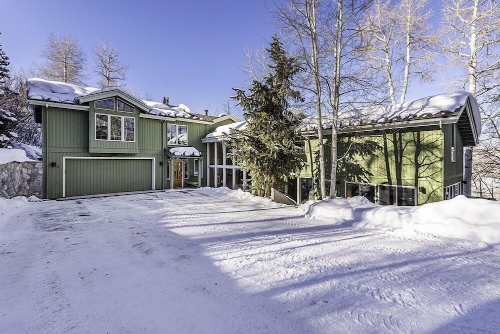 921 Faraway 5 Bedroom Home - thumb 0