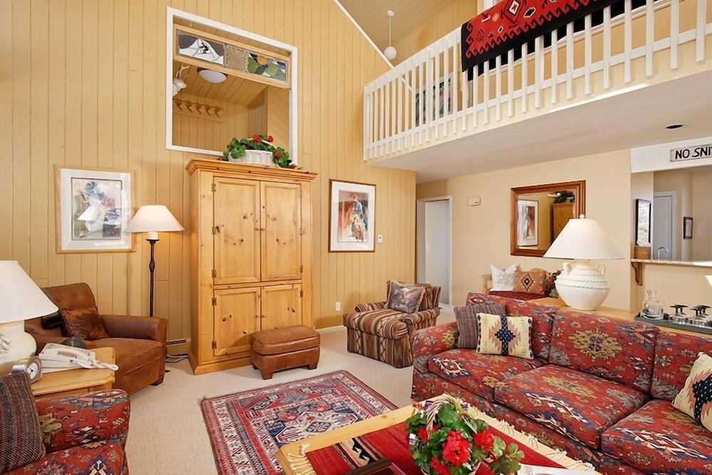 921 Faraway 5 Bedroom Home - thumb 2