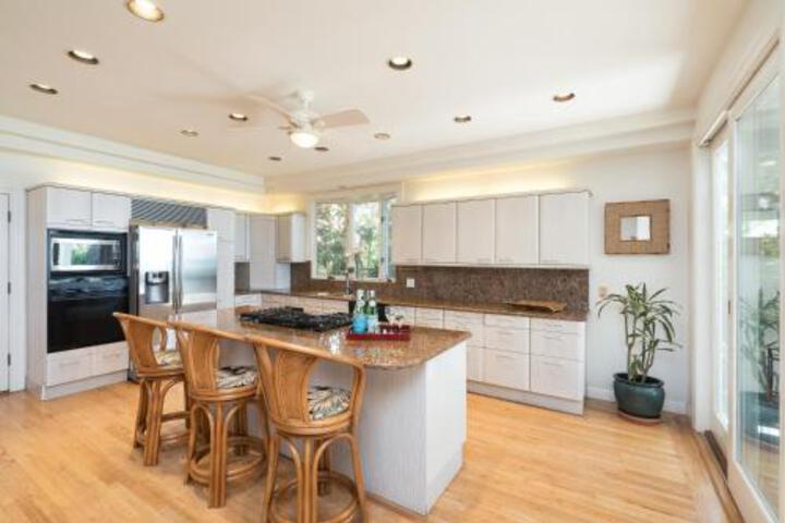 Modern Mokuleia Beachfront Home - thumb 2