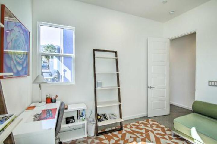 Modern Palm Springs Oasis W / Mountain Views! - thumb 2