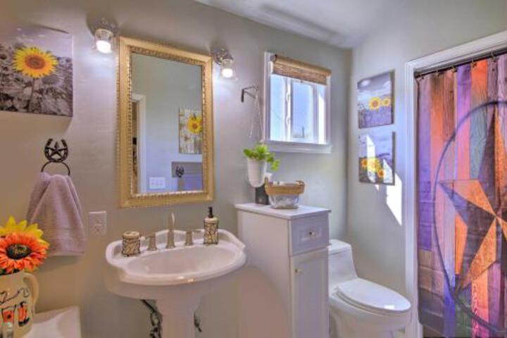 Updated Cabin With Fire Pit 1 Mile From Downtown! - thumb 4