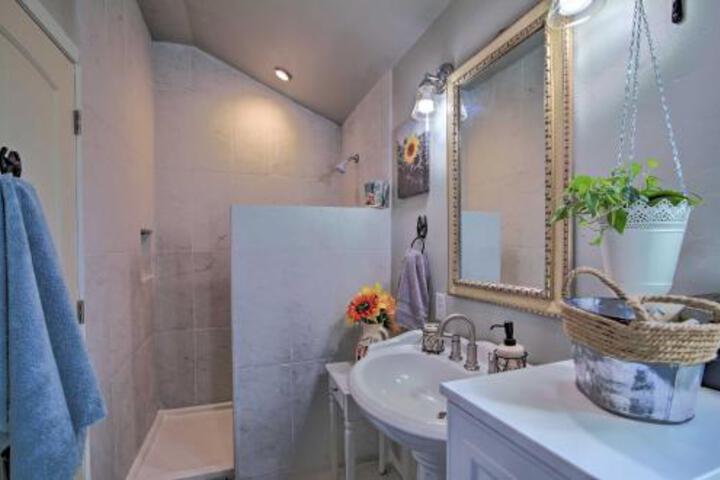 Updated Cabin With Fire Pit 1 Mile From Downtown! - thumb 2