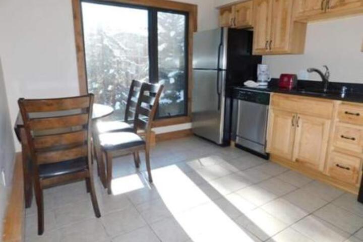 Breakaway West Studio Apts - thumb 1