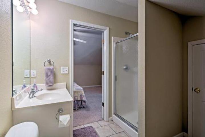 Waterfront Condo On Lake Of The Ozarks W / 2 Pools! - thumb 3