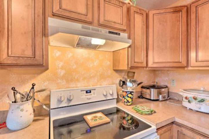 Pocono Mtn Retreat 1 Block To Pool & Beach Lake! - thumb 1