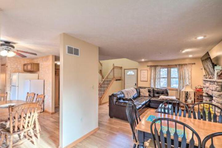 Pocono Mtn Retreat 1 Block To Pool & Beach Lake! - thumb 2